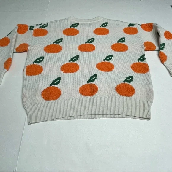 Oranges motif women’s Sweater. Size Small. Preowned. - Picture 6 of 7